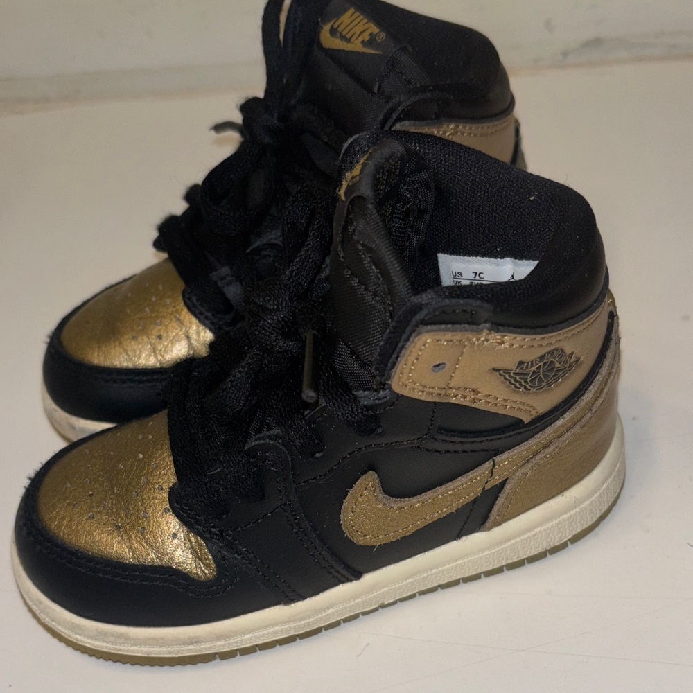 Jordan Kids Sneakers in Black and Gold